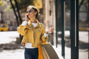 Pièces mode printemps 2026 : robes, jeans et accessoires tendances